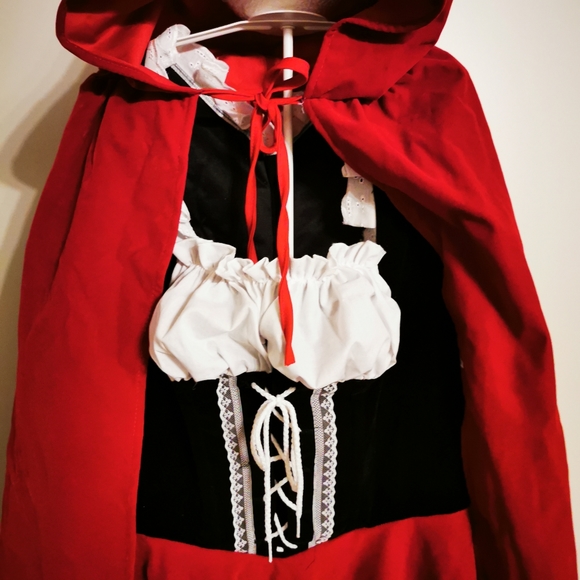 Women's plus size red Riding Hood costume. - Picture 2 of 5